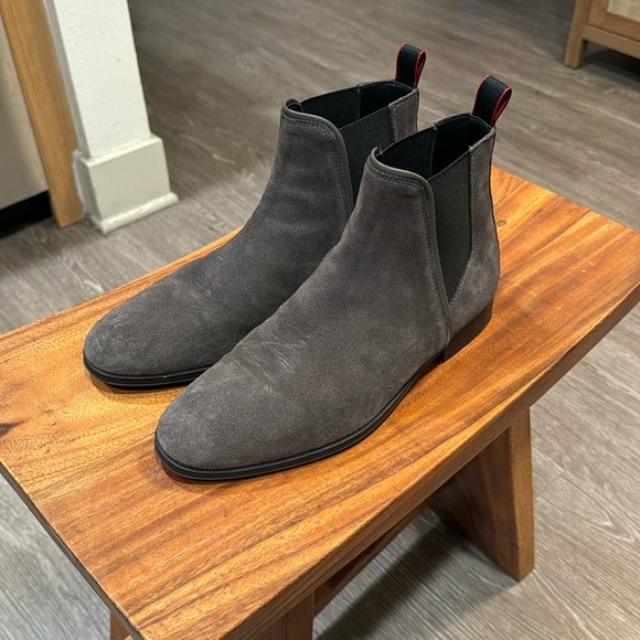 Hugo Boss Chelsea Boots - Picture 1 of 9